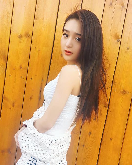 余爱笑 Aixiao Yu