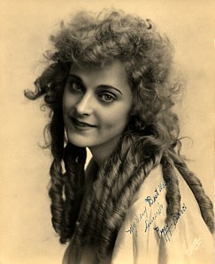 薇奥拉·巴里 Viola Barry