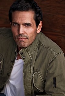詹姆斯·科斯塔斯 James Costas