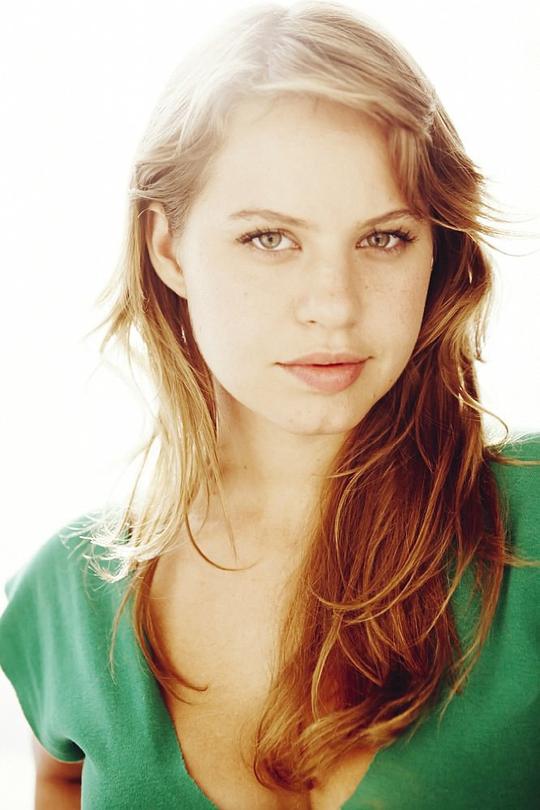 艾米莉·奥尔索斯 Emily Althaus