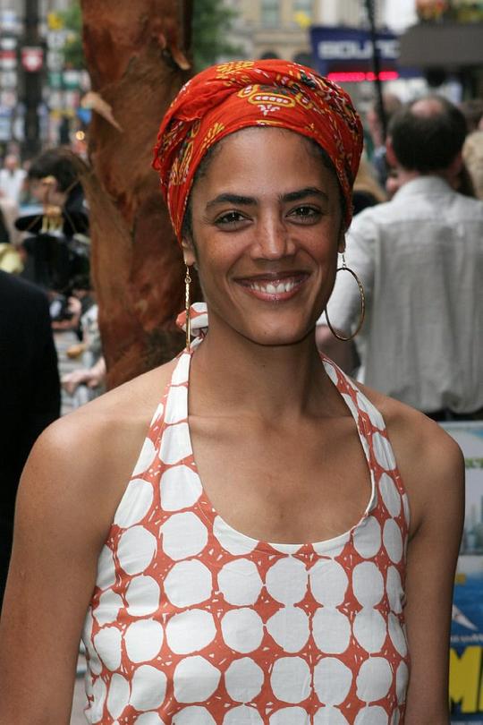 莎拉·鲍威尔 Sara Powell