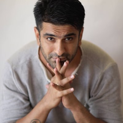 伊娅斯·坎 Eijaz Khan