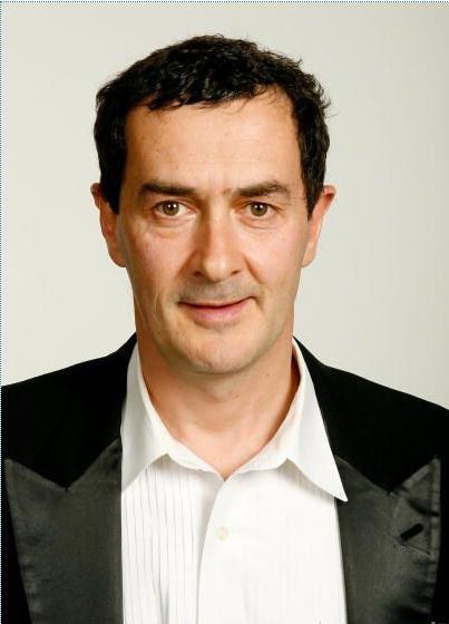 朱利安·法里诺 Julian Farino