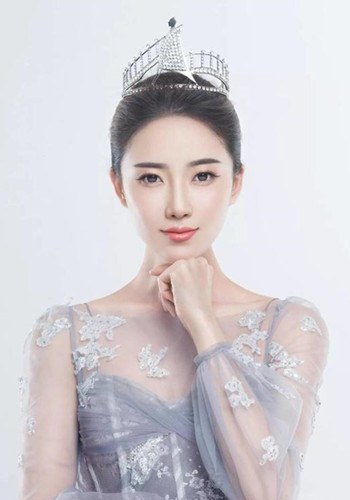 房星彤 Xingtong Fang