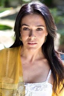 西蒙娜·凯塞尔 Simone Kessell