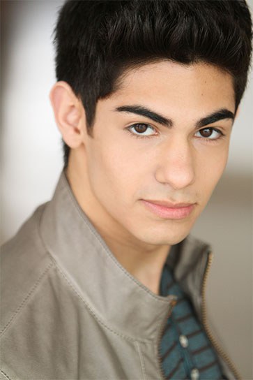 马修·弗里亚斯 Matthew Frias