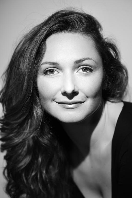 伊索贝尔·普拉夫达 Isobel Pravda