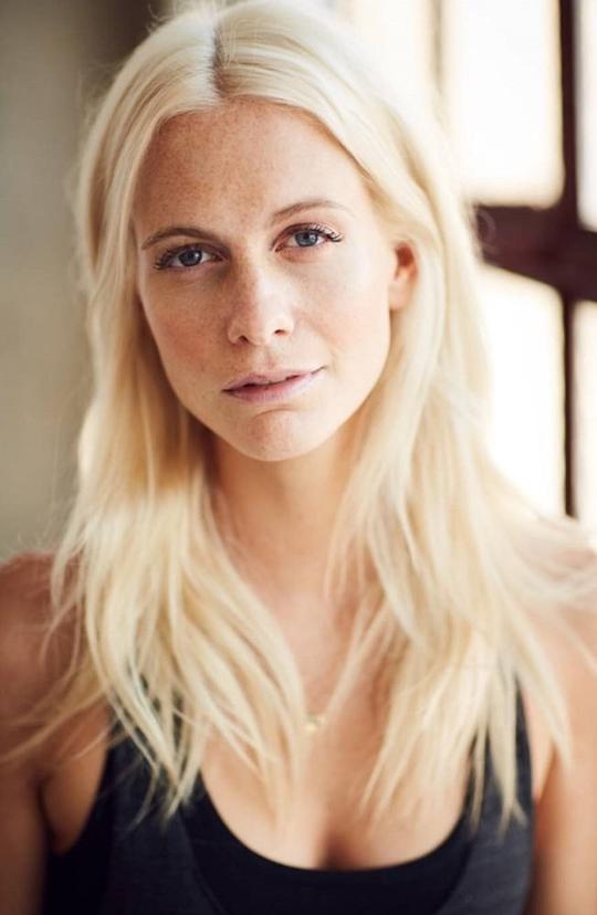 波比·迪瓦伊 Poppy Delevingne