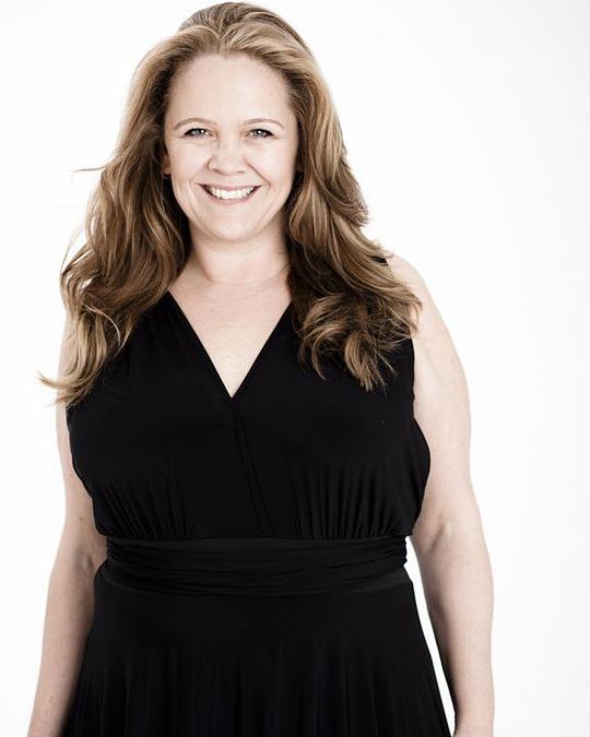 莎拉瓦伦塔尔 Sarah Valentine