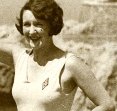 琼·特里普 June Tripp