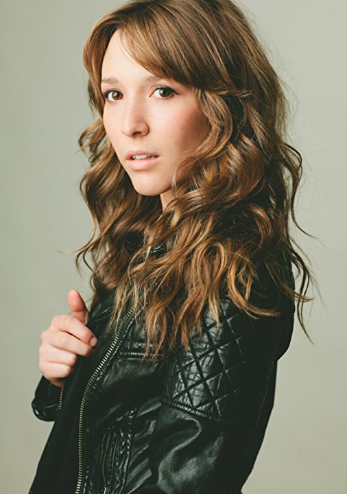 玛德琳·多伊奇 Madelyn Deutch