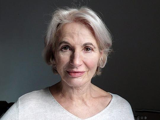 卡洛拉·腊妮尔 Carola Regnier