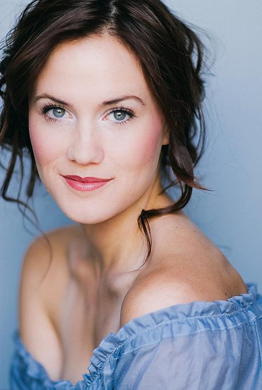 丽雅·许布纳 Leah Huebner