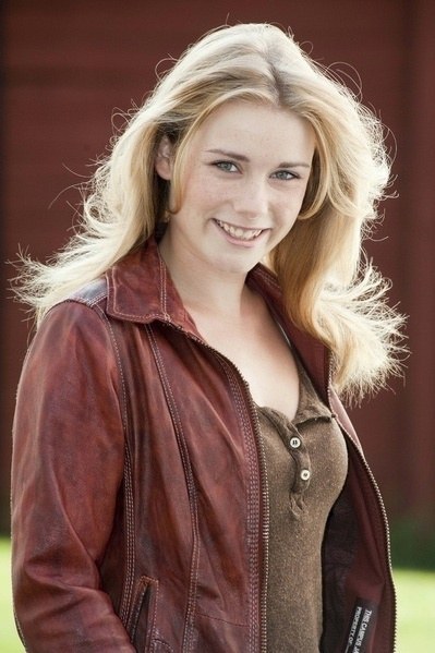 安娜·豪斯堡 Anna Hausburg
