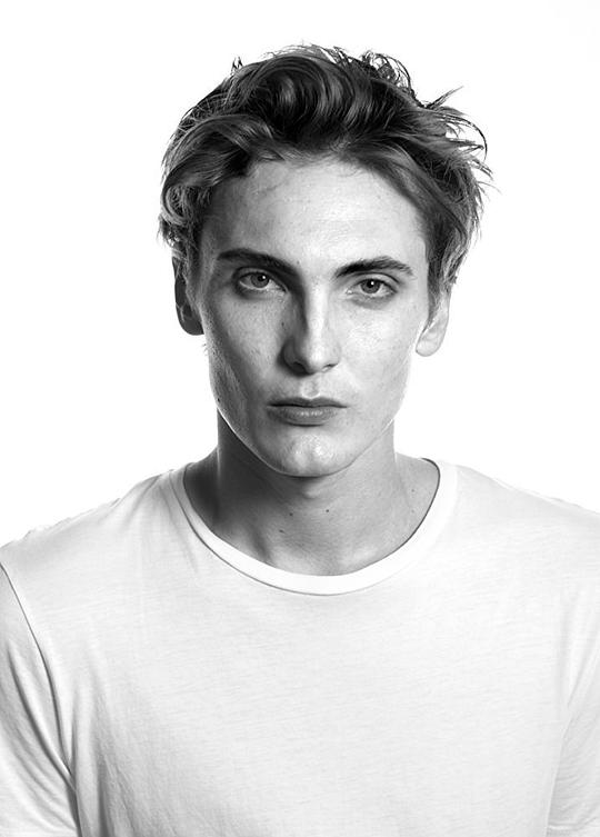 埃蒙·法伦 Eamon Farren