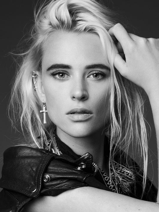 米露·范·格罗森 Milou Van Groesen