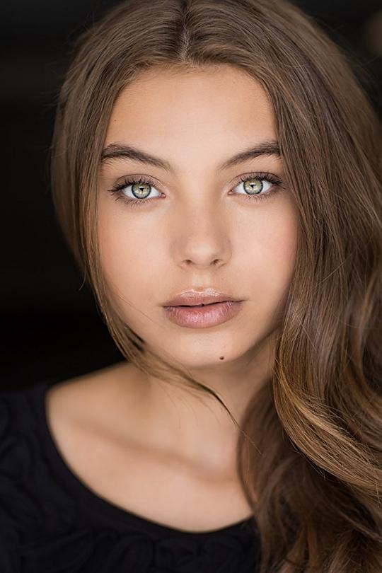 凯特琳·卡迈克尔 Caitlin Carmichael