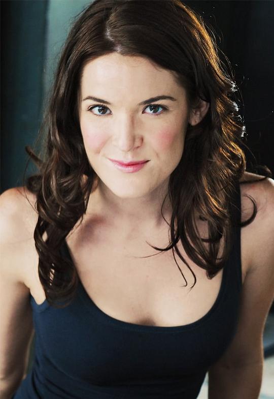 玛雅·斯泰斯-史密斯 Maja Stace-Smith
