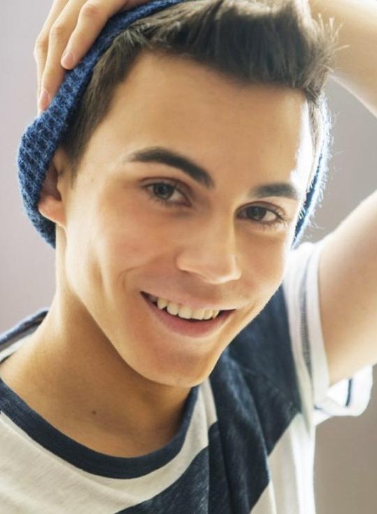 泰勒·阿尔瓦雷兹 Tyler Alvarez