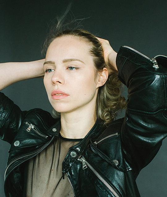 雅妮娜·霍普 Yanina Hope