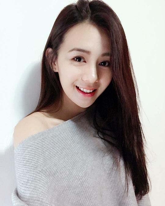 李颖 Claire Lee