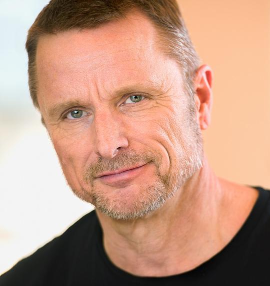 迪克兰·图莱尼 Dikran Tulaine