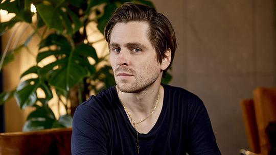 斯瓦利尔·古德纳松 Sverrir Gudnason