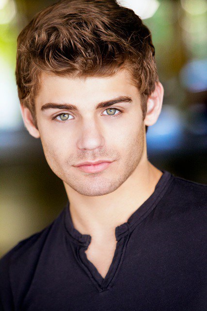 加勒特·克莱顿 Garrett Clayton