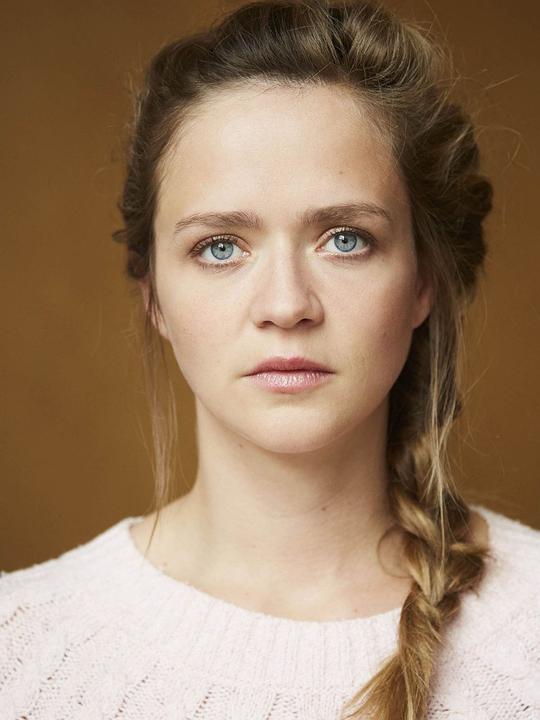 莎里娜·拉多姆斯基 Sarina Radomski