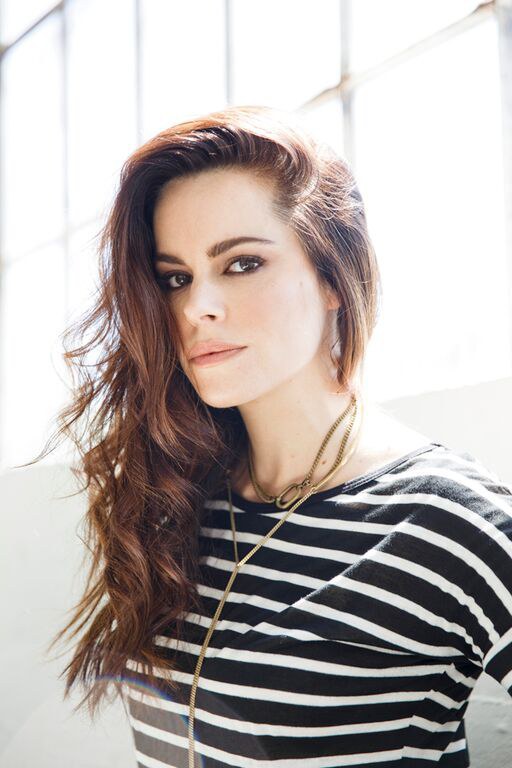 埃米丽·汉普希尔 Emily Hampshire