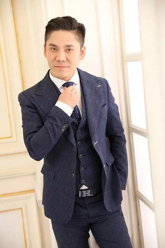王多多 Duoduo Wang