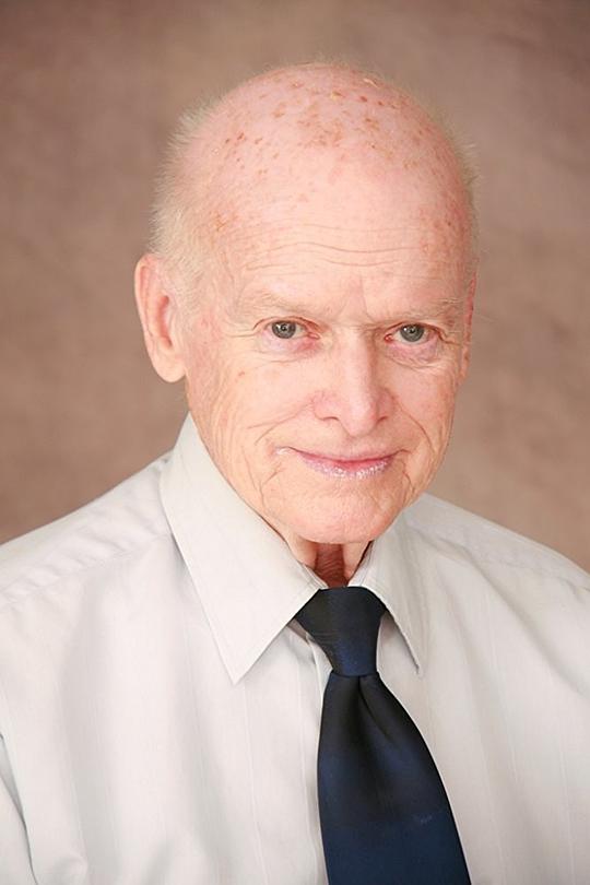 卡尔·布拉德菲尔德 Carl Bradfield
