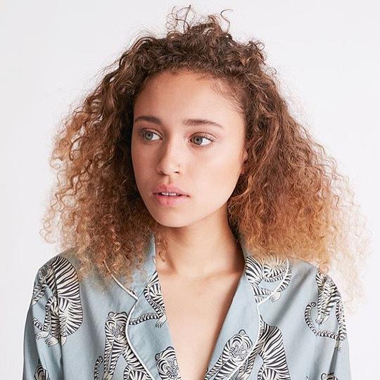 埃拉-蕾·史密斯 Ella-Rae Smith