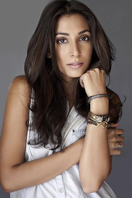 莫妮卡.朵格拉 Monica Dogra