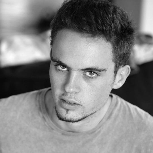 维克多·凯尔 Victor Caire