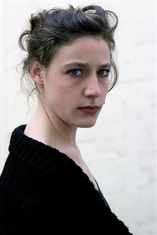 朱莉·穆利耶 Julie Moulier