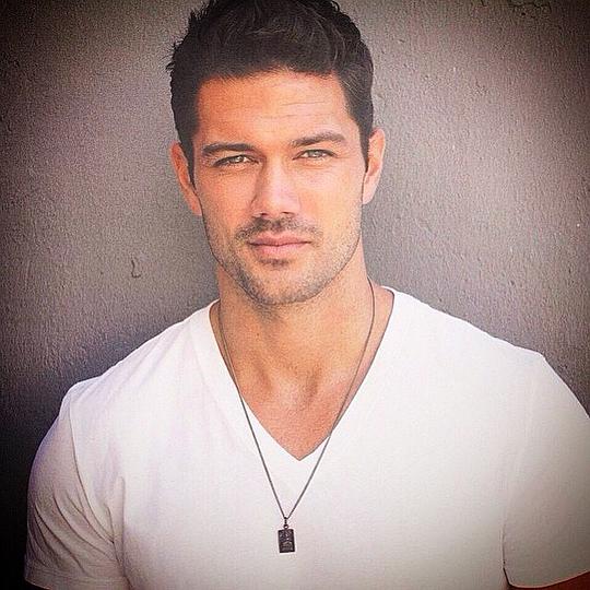 瑞安·佩威 Ryan Paevey