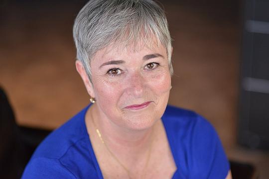 伊冯娜·E·戴维森 Yvonne E. Davidson