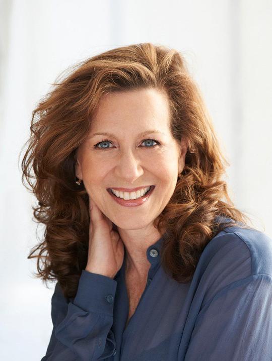 贝特西·艾顿 Betsy Aidem