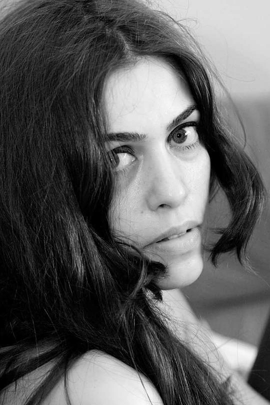 诺拉·库普辛库 Nora Cupcencu