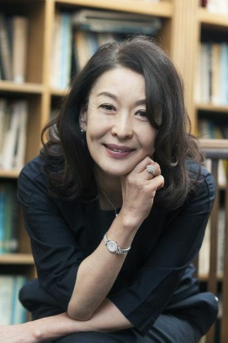 尹石花 Yoon Suk-hwa