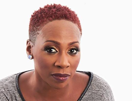吉娜·亚谢尔 Gina Yashere