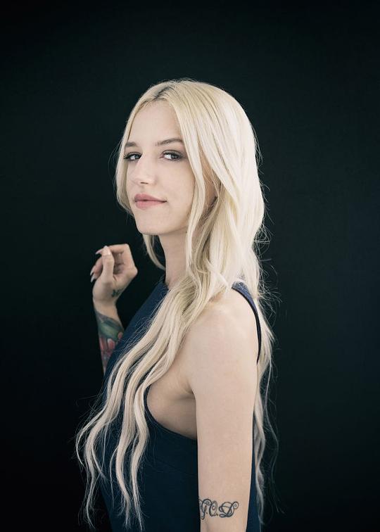 布丽娅·维纳特 Bria Vinaite