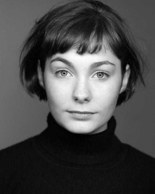 特伦尼娅·爱德华兹 Terenia Edwards