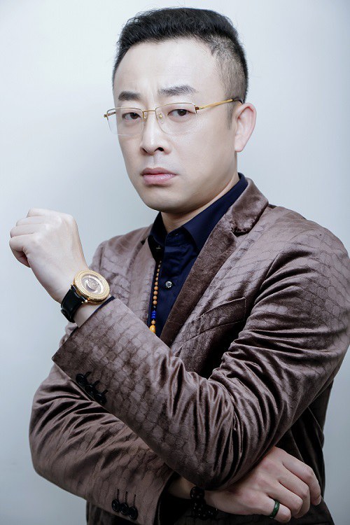 何军 Jun He