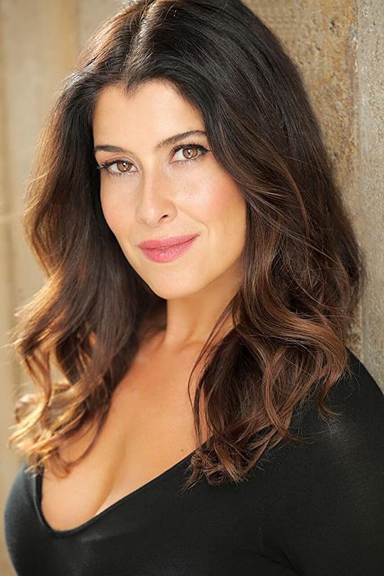 克里奇亚·巴约斯 Krizia Bajos