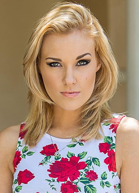 阿罗拉·凯瑟琳·史密斯 Alora Catherine Smith