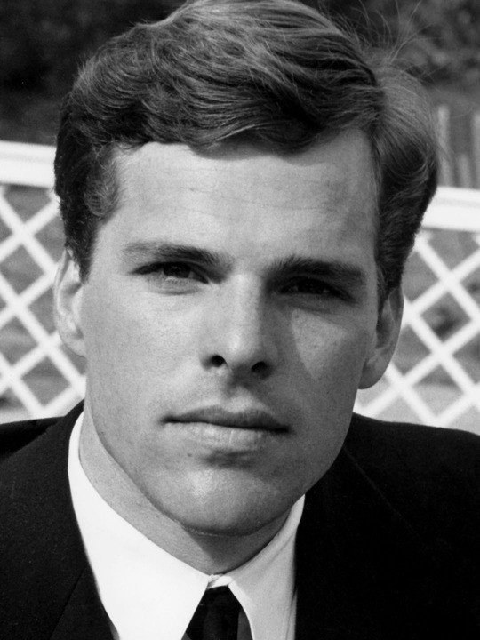 约瑟夫·伯特姆斯 Joseph Bottoms