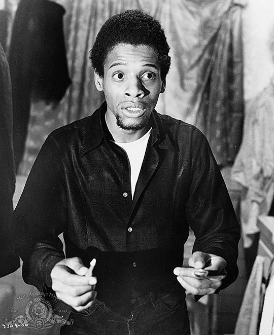 穆瓦科·卡姆布卡 Mwako Cumbuka