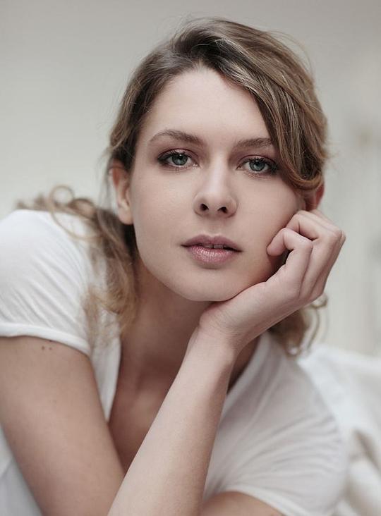 艾琳娜·蕾多娜希奇 Elena Radonicich